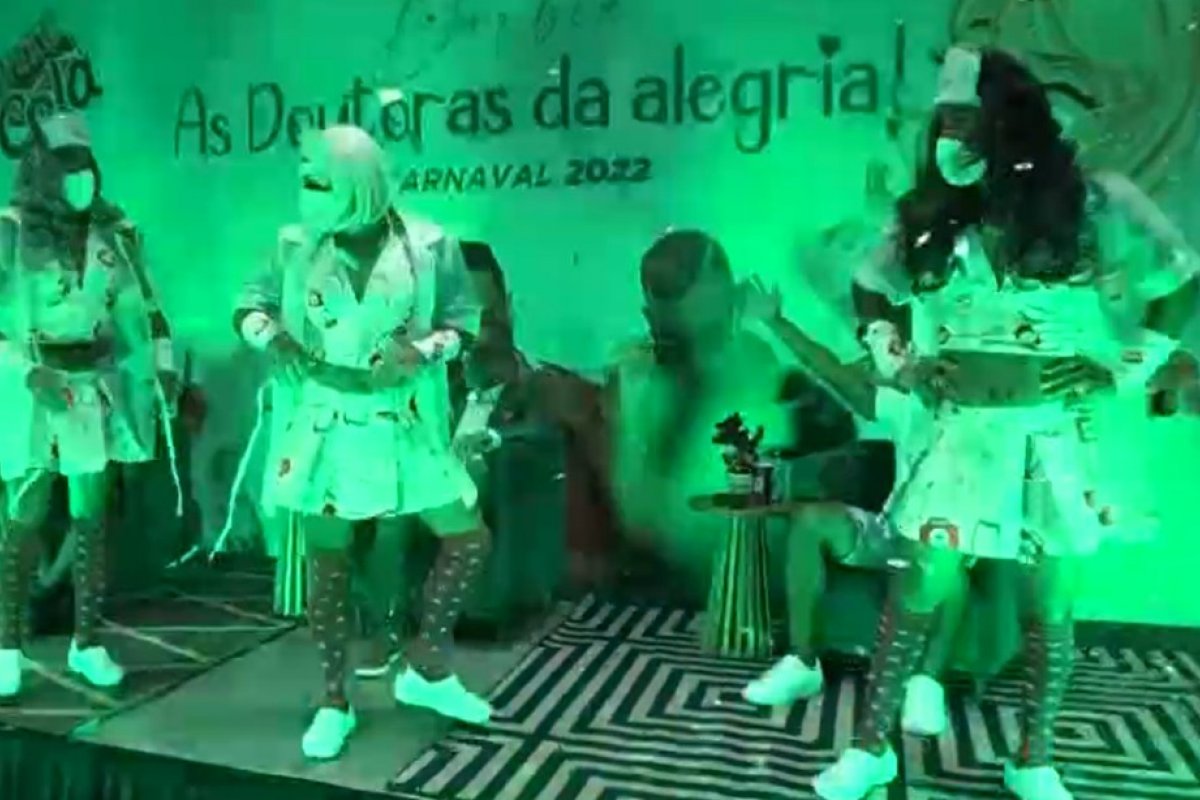 Bloco 'As Muquiranas' faz lançamento oficial da fantasia para carnaval 2022