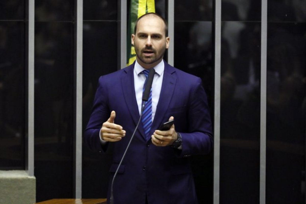 Eduardo Bolsonaro insulta Kataguiri: 'papel higiênico da esquerda'