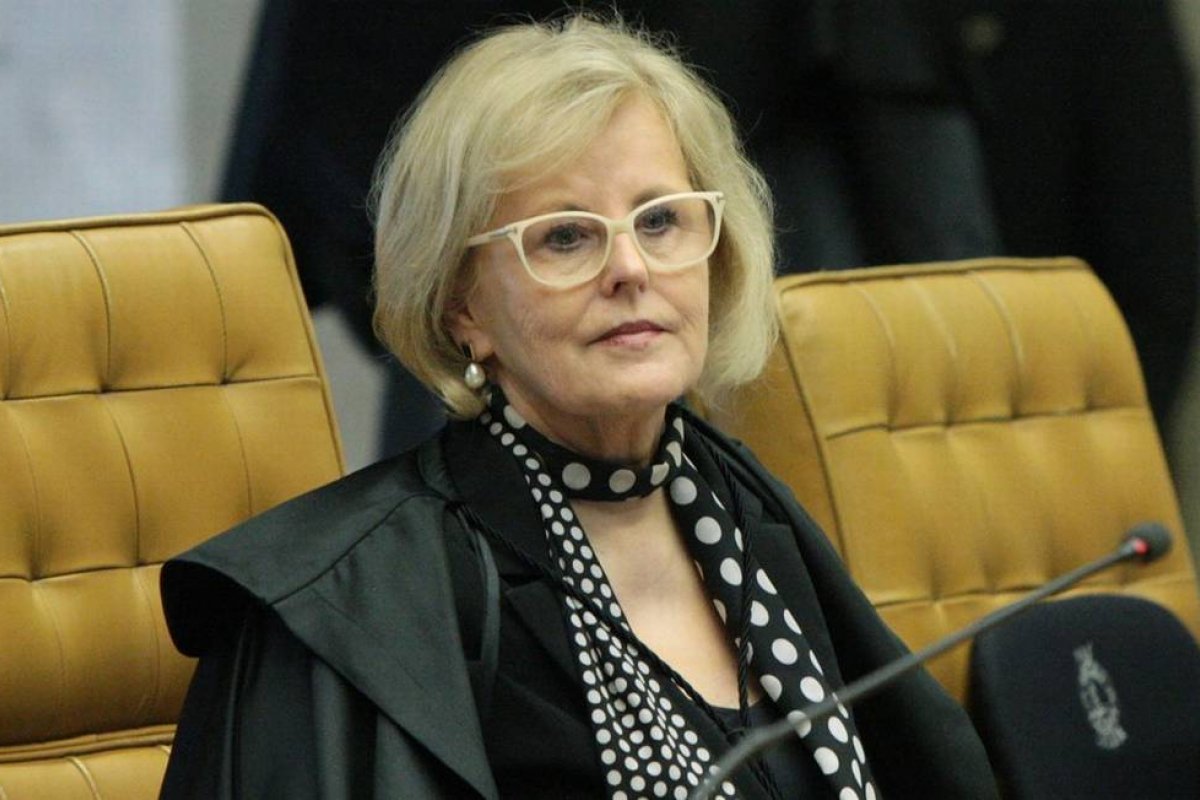 Inquérito que investiga Bolsonaro no caso da Covaxin é prorrogado pela ministra Weber