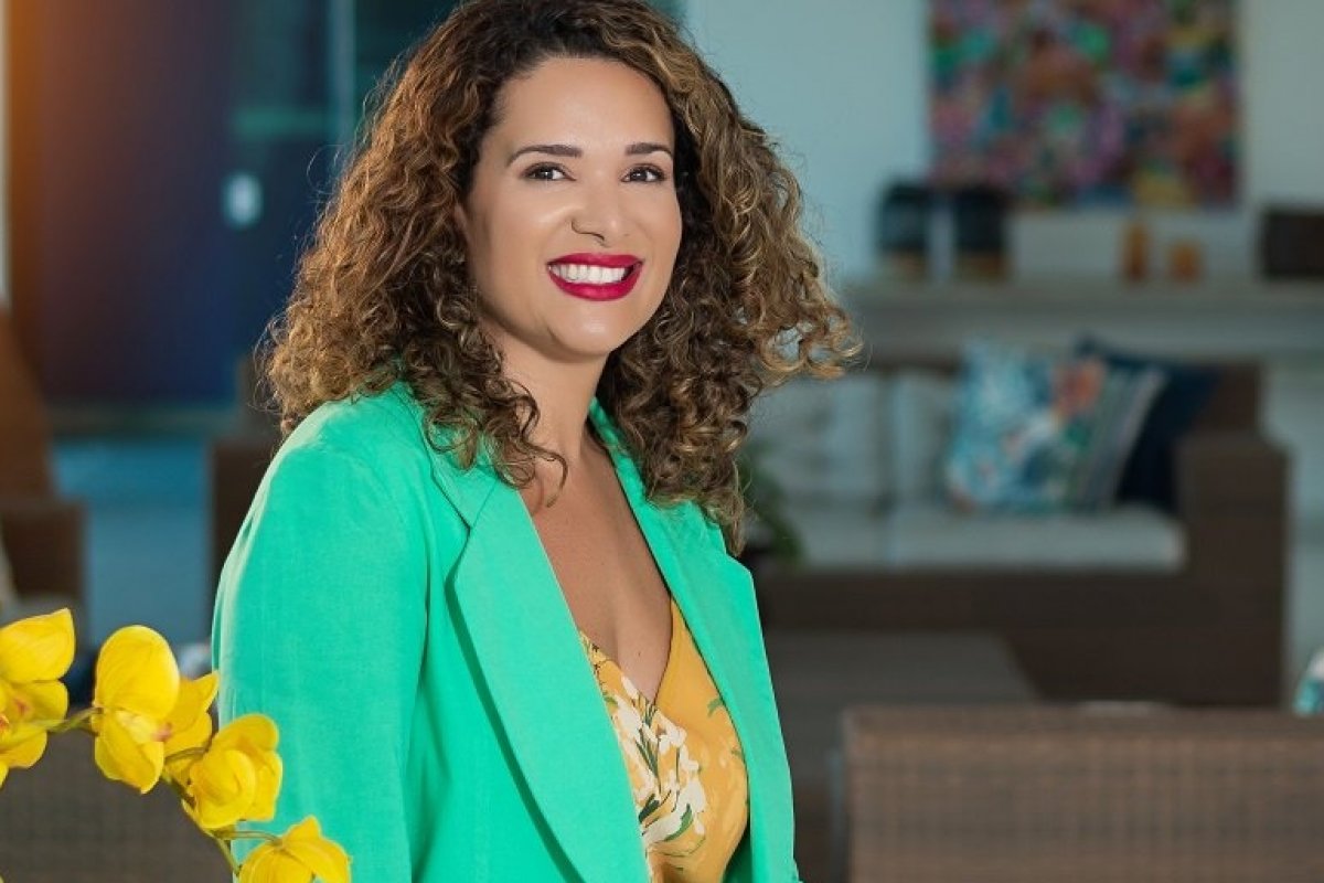 Mentora especialista em reprogramação mental, Chris Oliveira lança curso gratuito sobre Lei da Atração