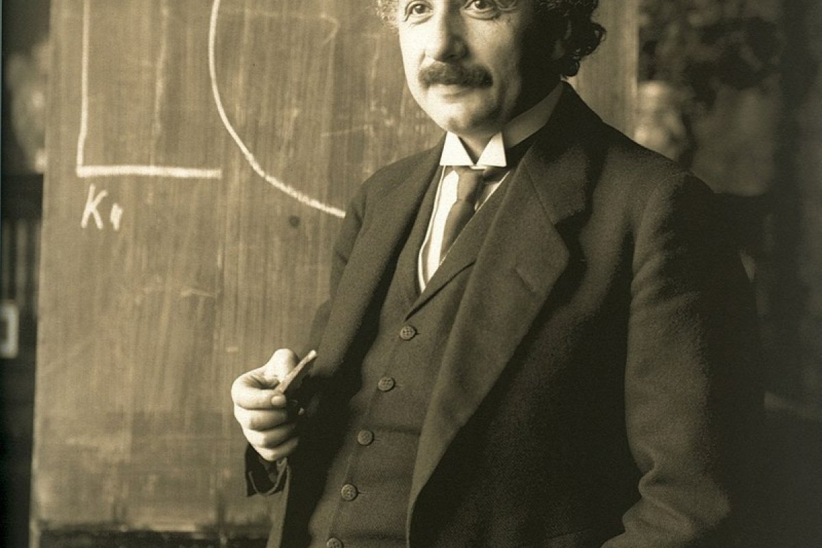 Manuscrito de Einstein é leiloado por 11,6 milhões de euros em Paris