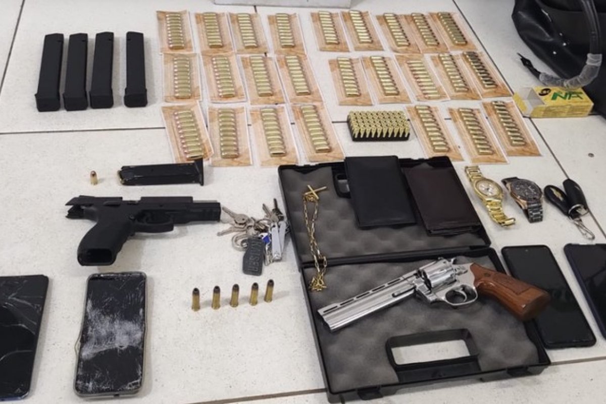 PM é preso por suspeita de fornecer armas e munições para traficantes em Salvador