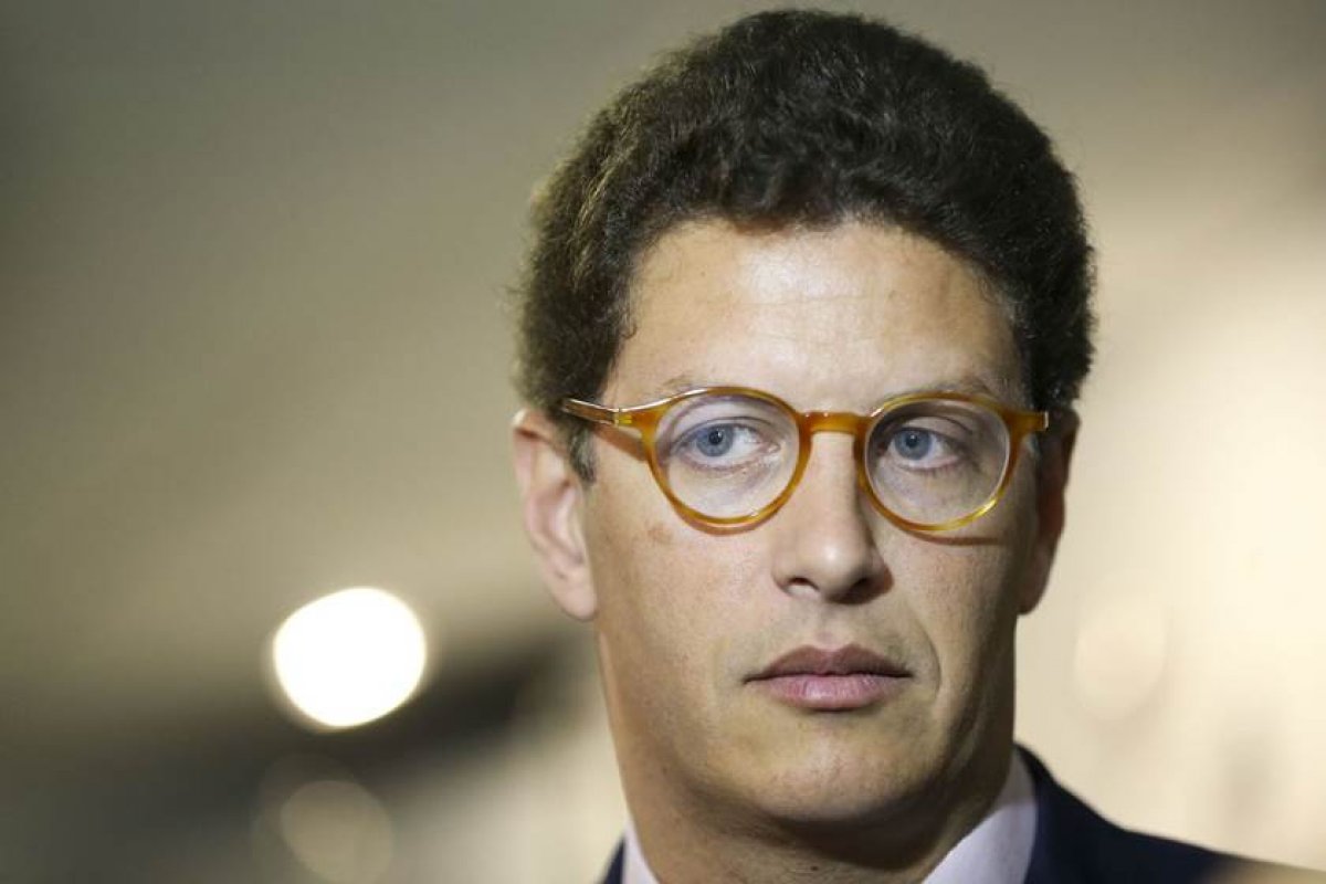 Ricardo Salles diz que Moro é ‘comunista’ e de 'centro-esquerda’