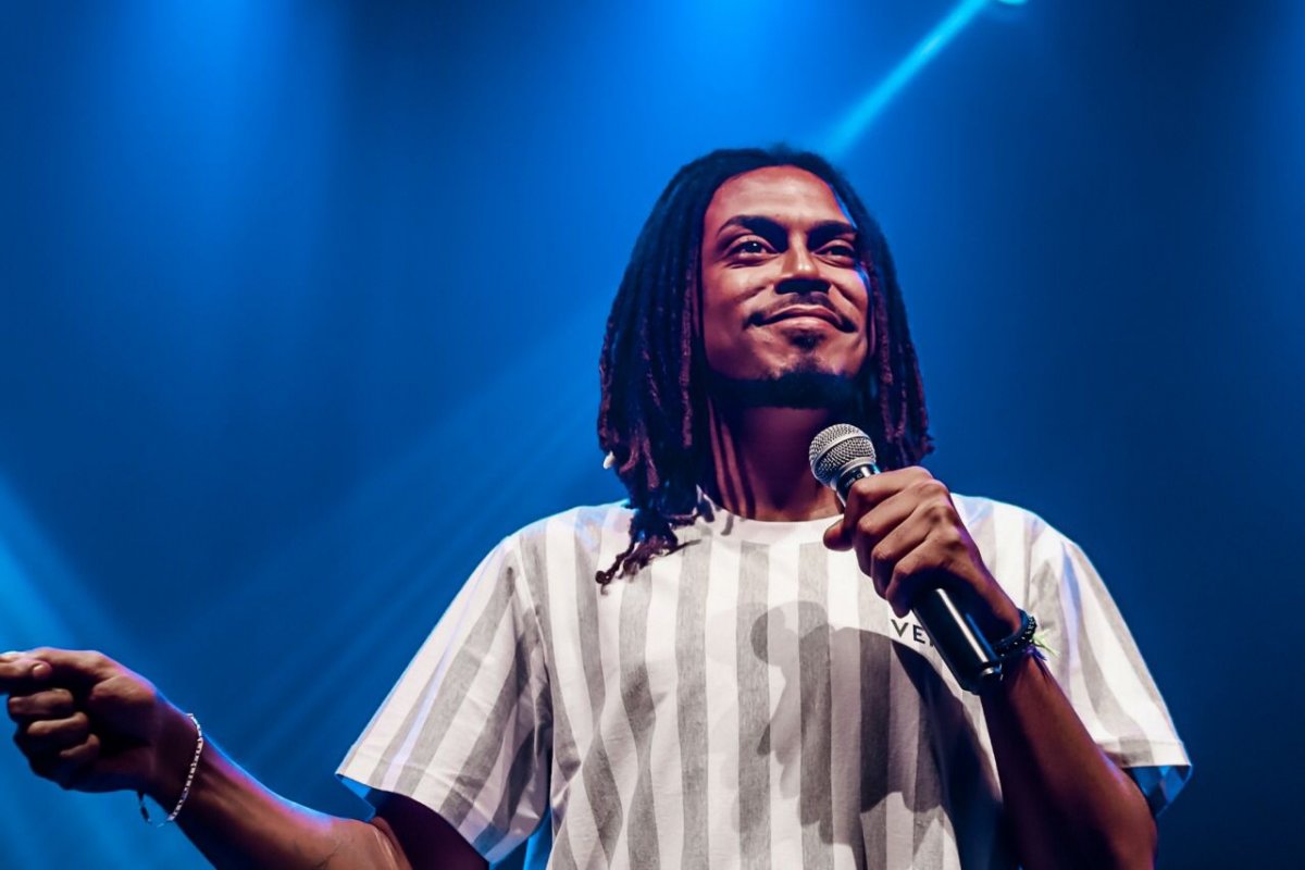 Humorista baiano retoma aos palcos este mês com o espetáculo ‘Textani’