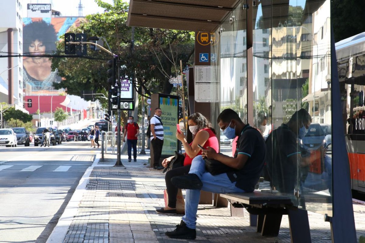 Máscara em ambiente aberto será flexibilizada a partir de 11 de dezembro em São Paulo