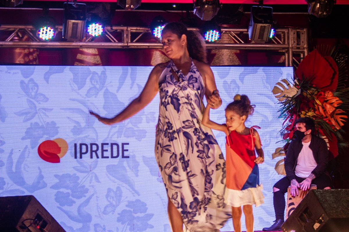 Em desfile emocionante, Projeto Vai Maria do IPREDE lança coleção no RioMar Fortaleza
