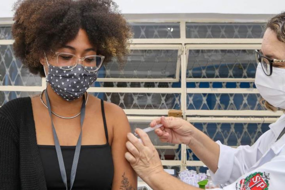 São Paulo alcança 100% da população adulta completamente vacinada contra a Covid-19