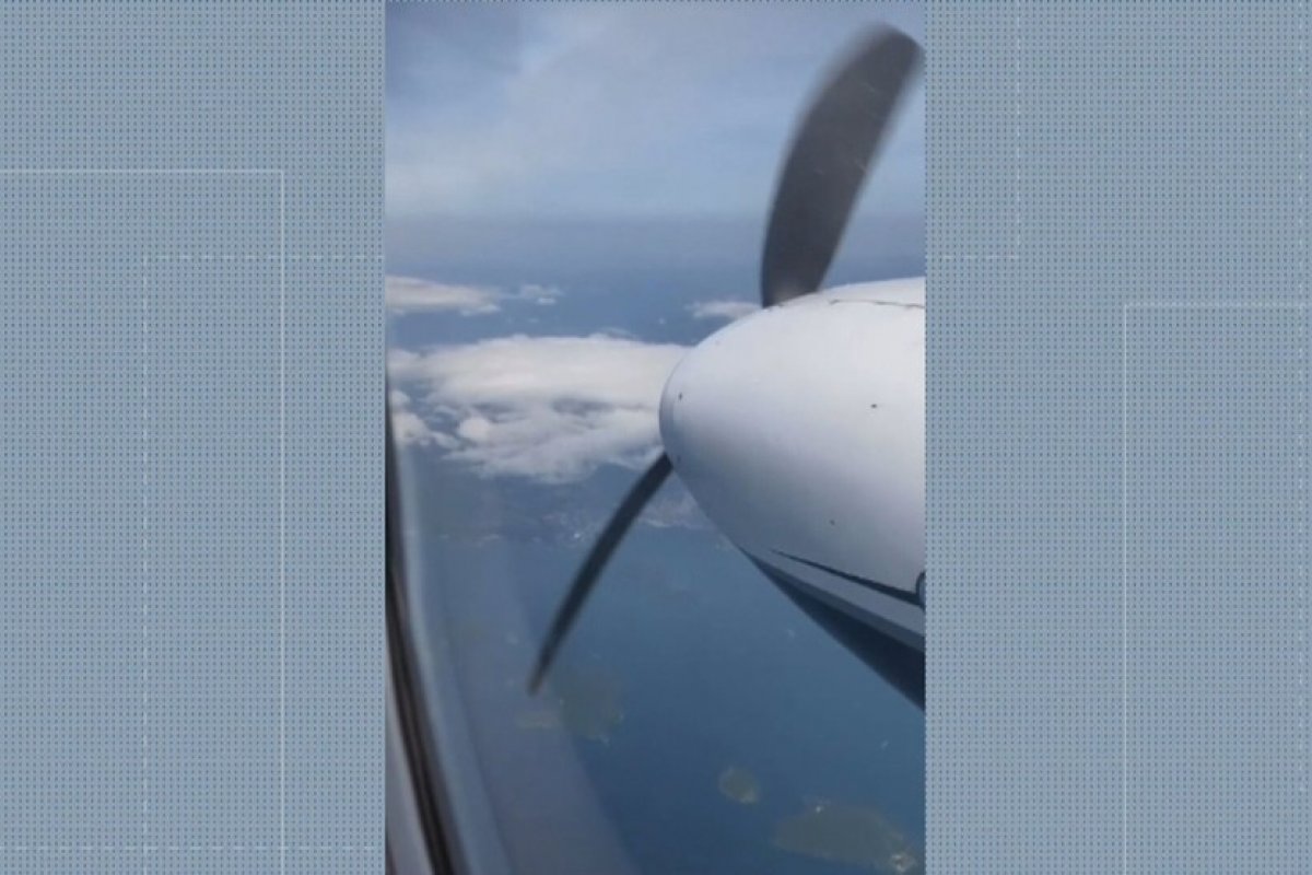 Avião bimotor com 3 pessoas a bordo cai no mar no litoral de SP