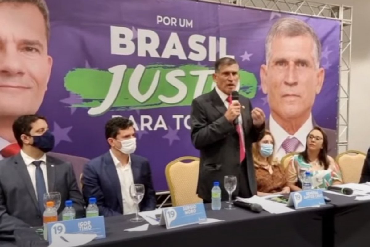 Ex-ministro de Bolsonaro, Santos Cruz, se filia ao Podemos e pede um presidente 'apaixonado pelas causas sociais'