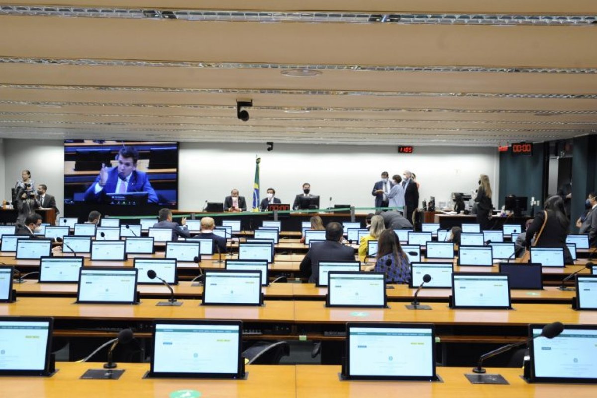 Câmara: 14º salário para aposentados e pensionistas do INSS é aprovado