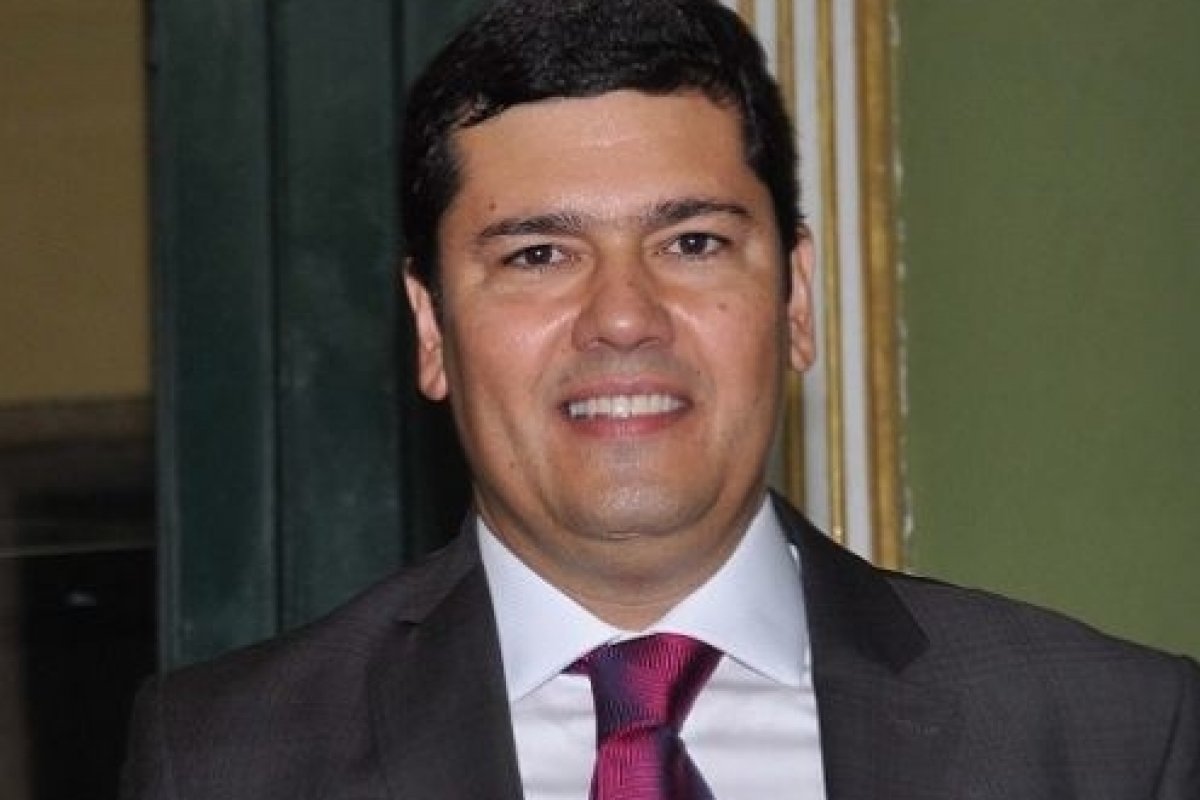 Tinoco denuncia golpe de estelionatários que usavam foto dele na OLX
