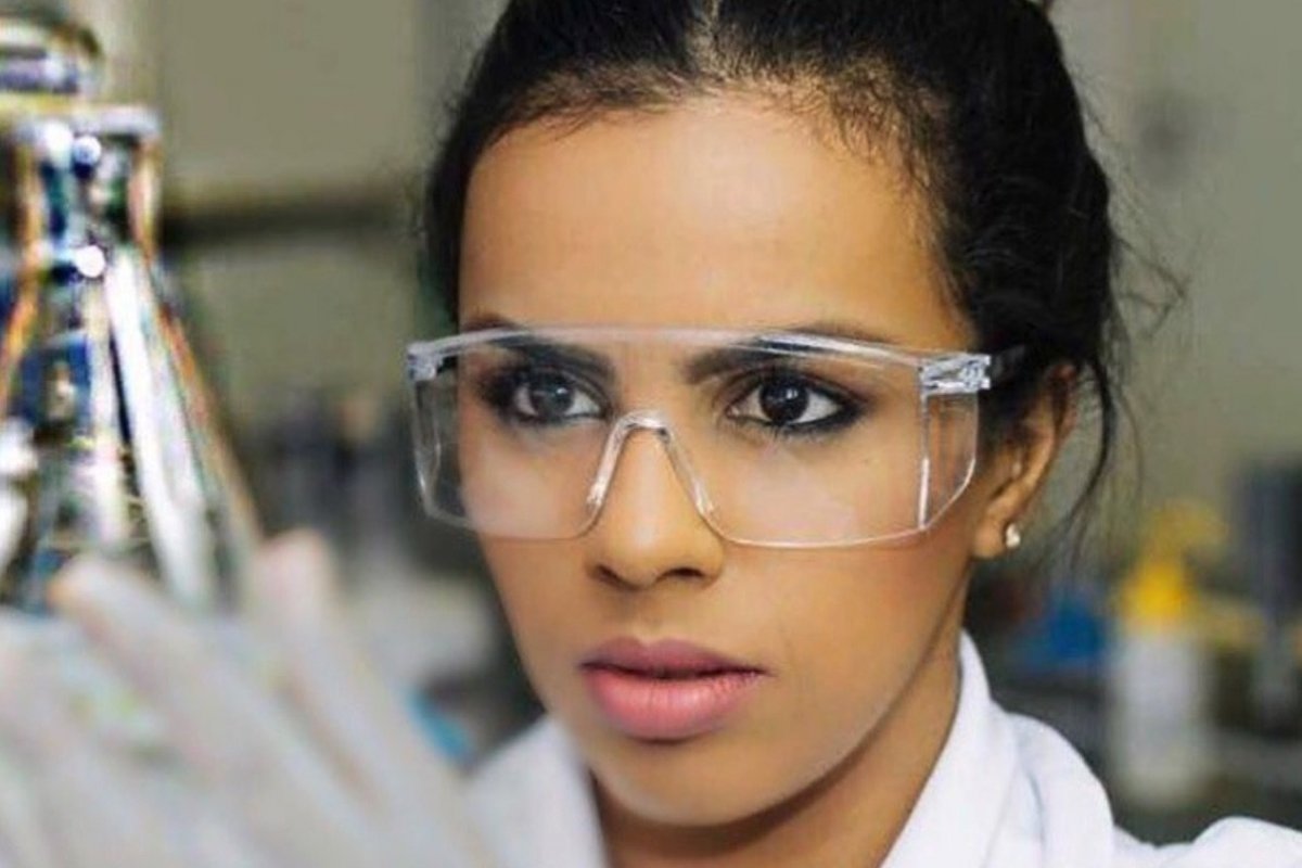 Proibição dos cigarros eletrônicos: cientista explica como os chamados “vapes” podem agravar quadros de calvície e acentuar a queda capilar.