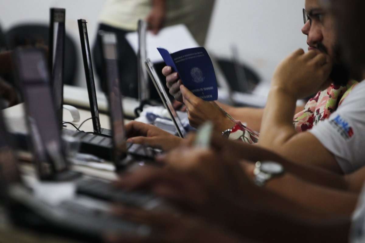 Ofertas de emprego aumentam em sete vezes no mês de maio em comparação a janeiro, diz Semtel