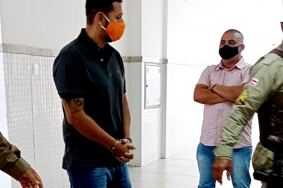 Acusado de matar médico de Araci foi ouvido no Fórum de Feira de Santana