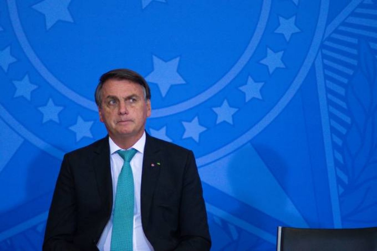 Bolsonaro admite possibilidade de nova onda de covid, mas descarta fechar aeroportos   