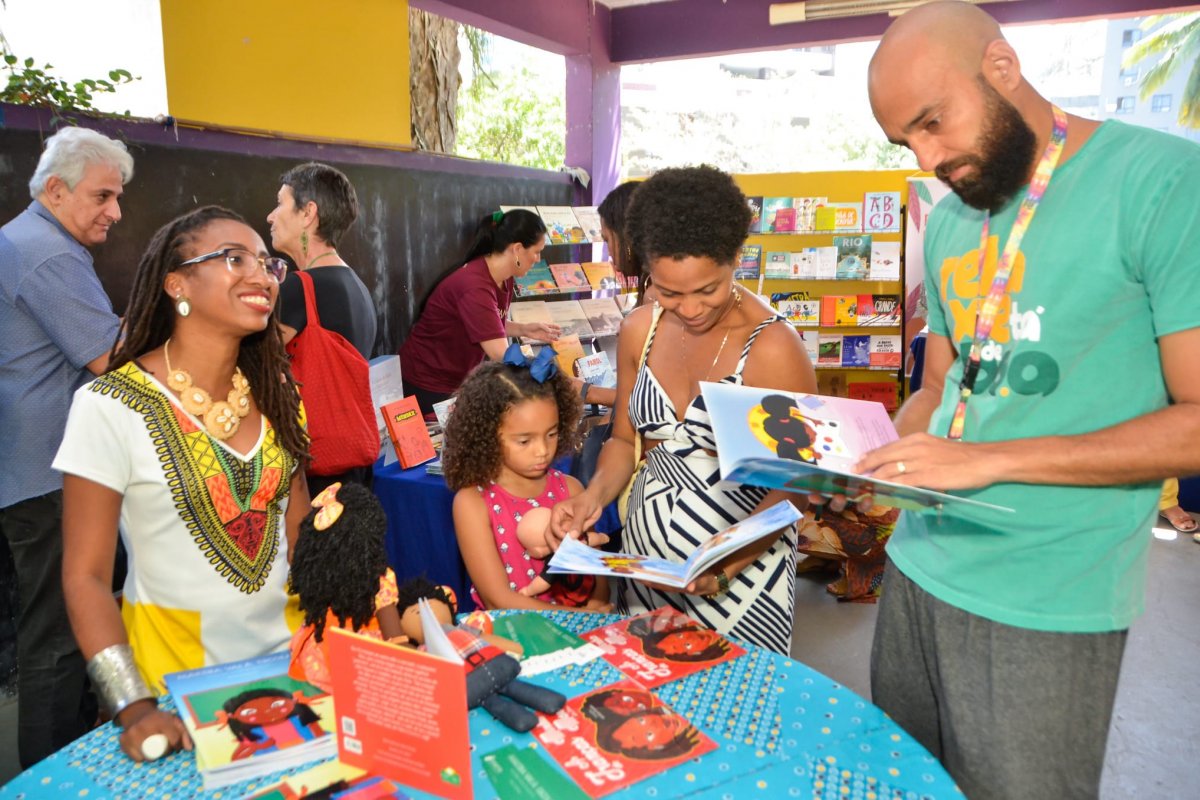 Creche-escola realiza Feira Literária em Salvador
