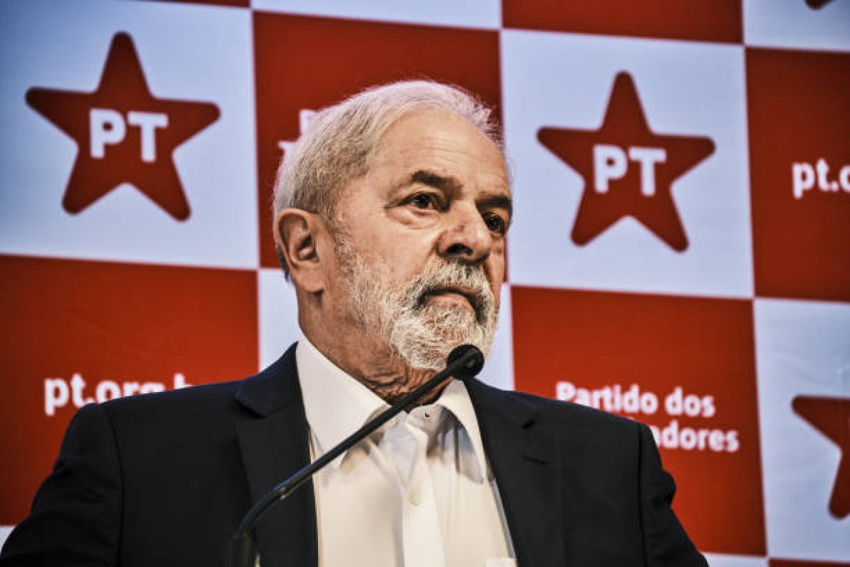 "Bolsonaro segue sendo o maior aliado do coronavírus", diz Lula