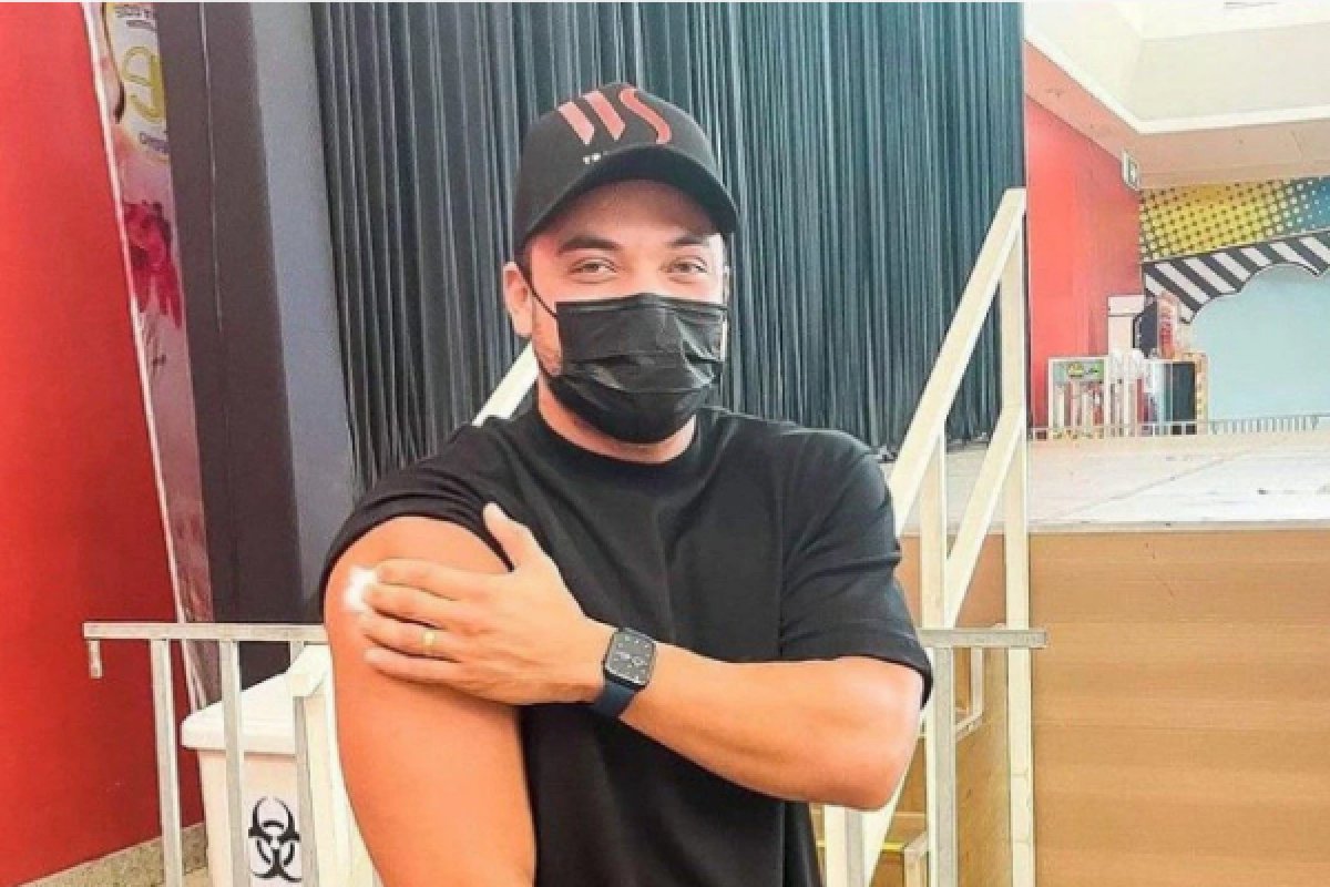 Justiça suspende processo que investigava Safadão por supostamente furar fila da vacina