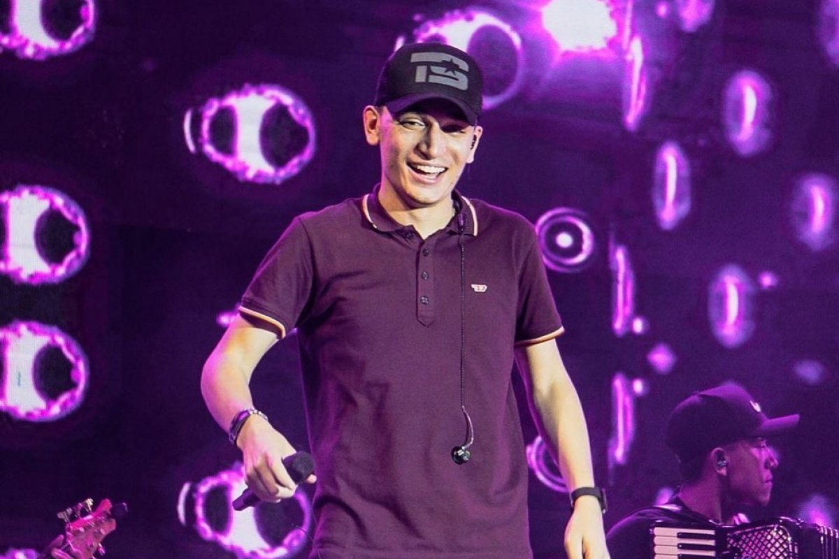 Vídeos: sexo e embriaguez marcam show de João Gomes em Mossoró