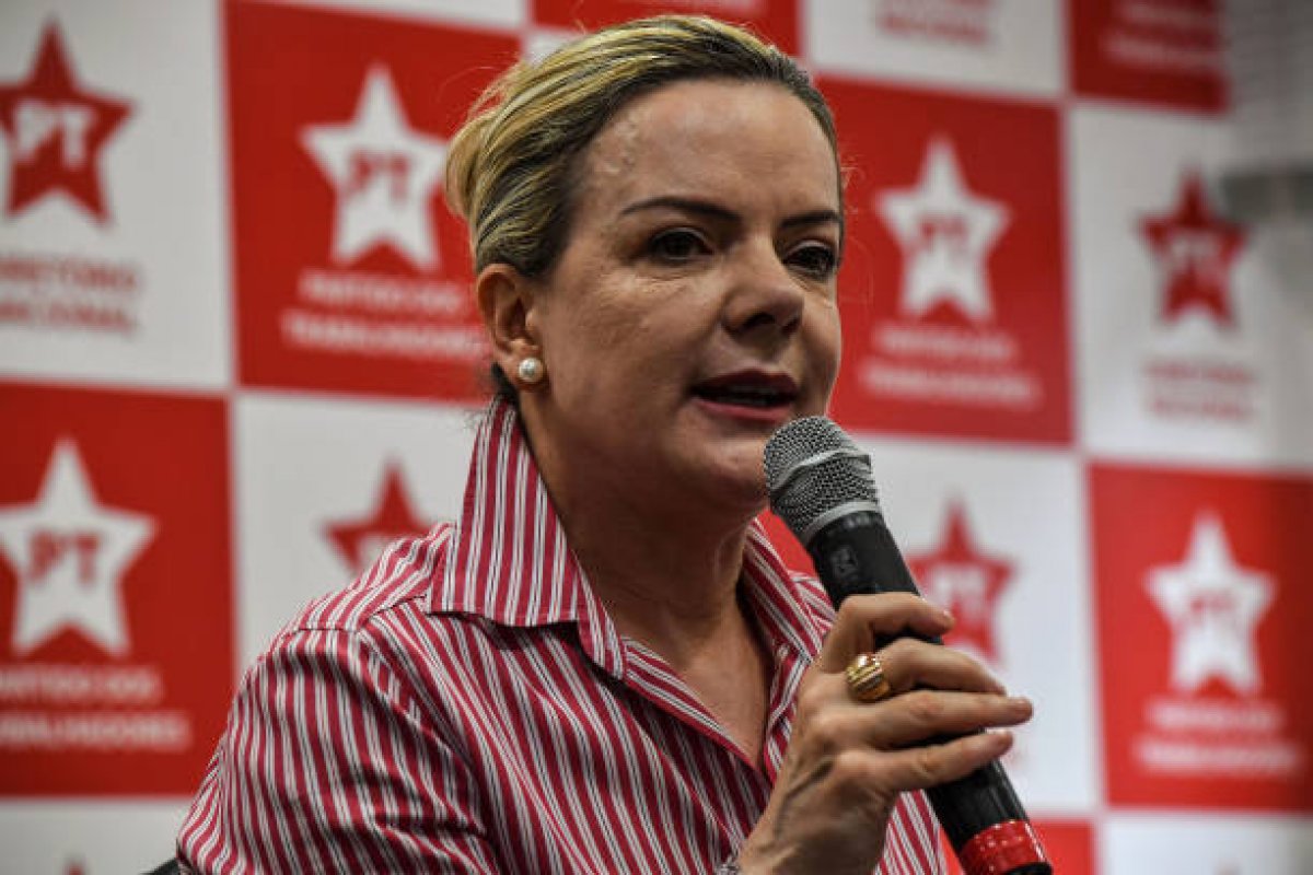 "Moro é só o Bolsonaro da Globo e dos americanos", diz Gleisi Hoffmann