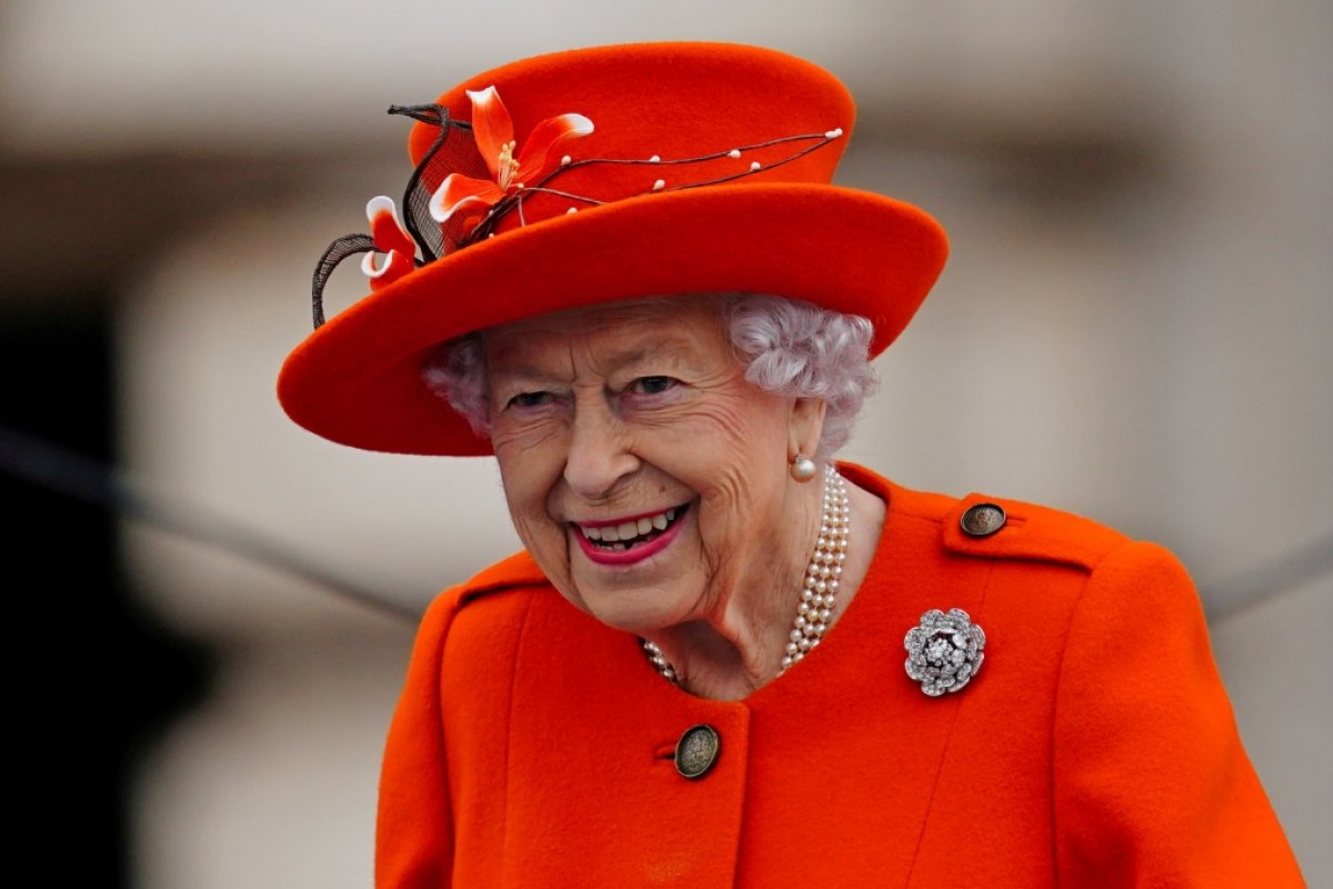 Rainha Elizabeth tem celular próprio com apenas 2 contatos salvos