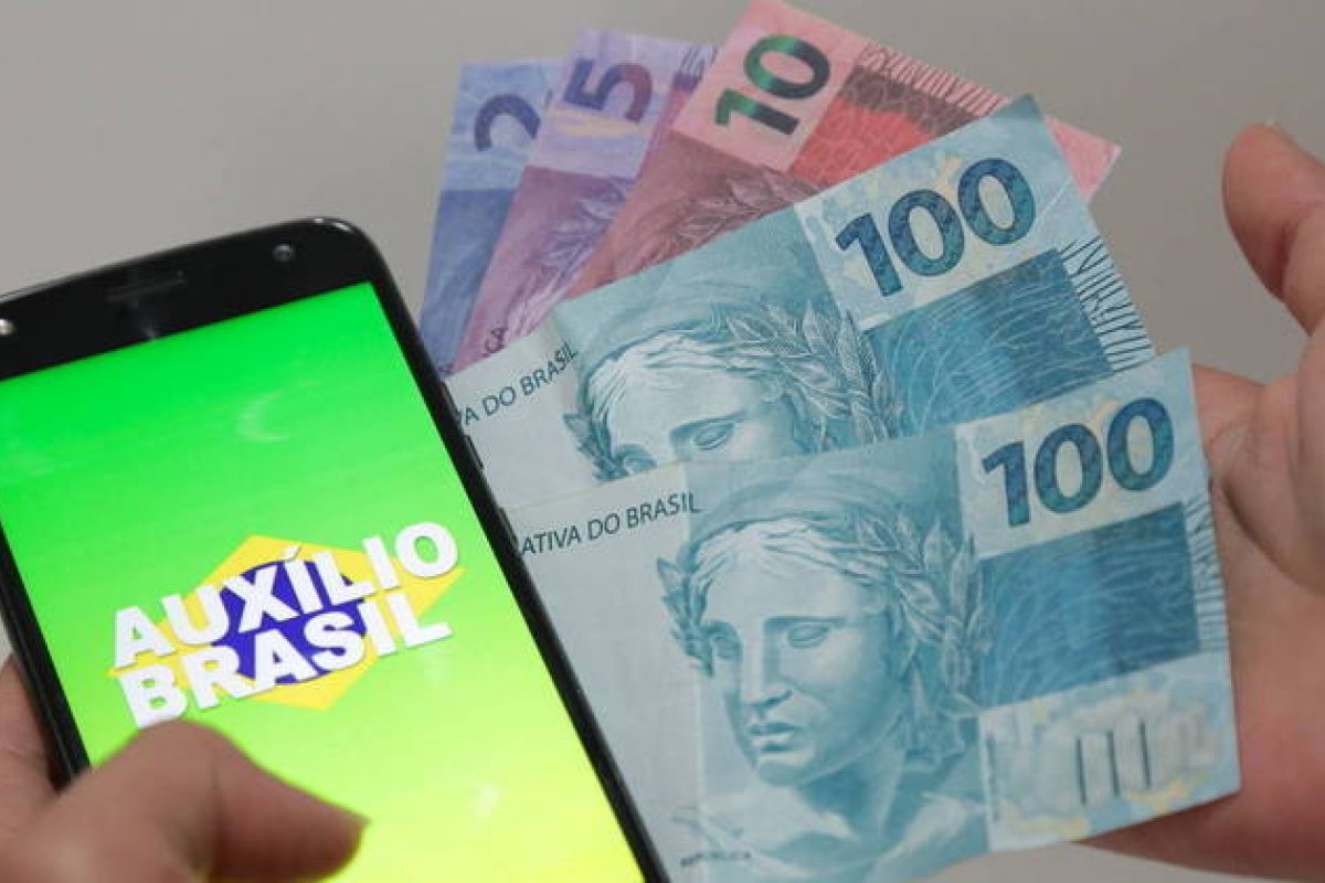 Auxílio Brasil: valor inferior ao Bolsa Família terá compensação