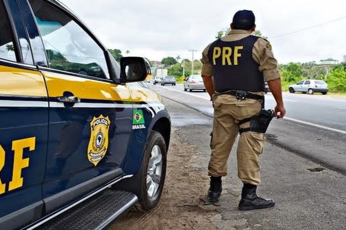 Foragido por roubo é preso pela PRF na BR-101