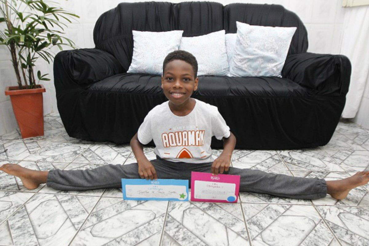 Vaquinha virtual é organizada para ajudar menino da periferia de Salvador a continuar seu curso no Bolshoi