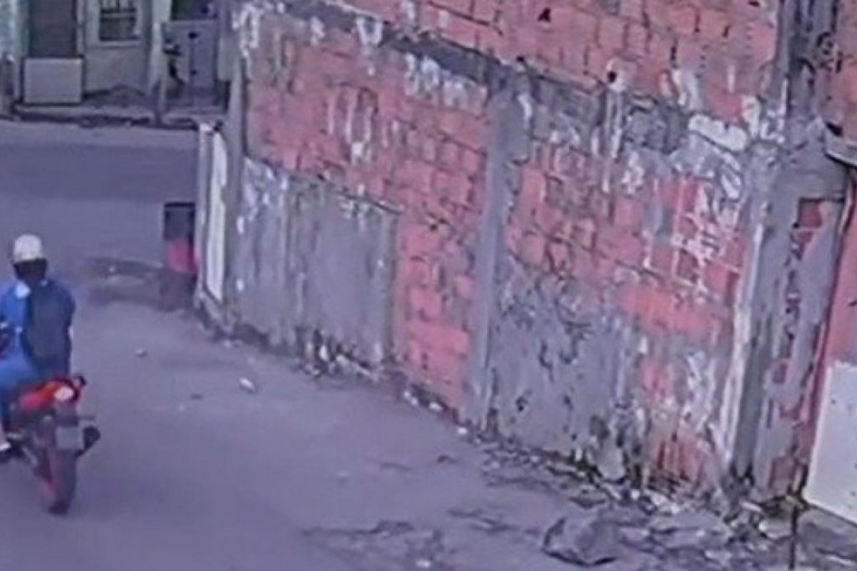 Motociclista é morto por homem com uniforme de gari, no bairro do Pirajá, em Salvador