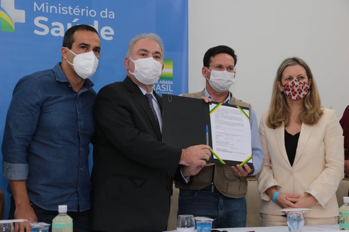 Covid-19: Governo Federal assina convênio de vacina com a Pfizer em Salvador