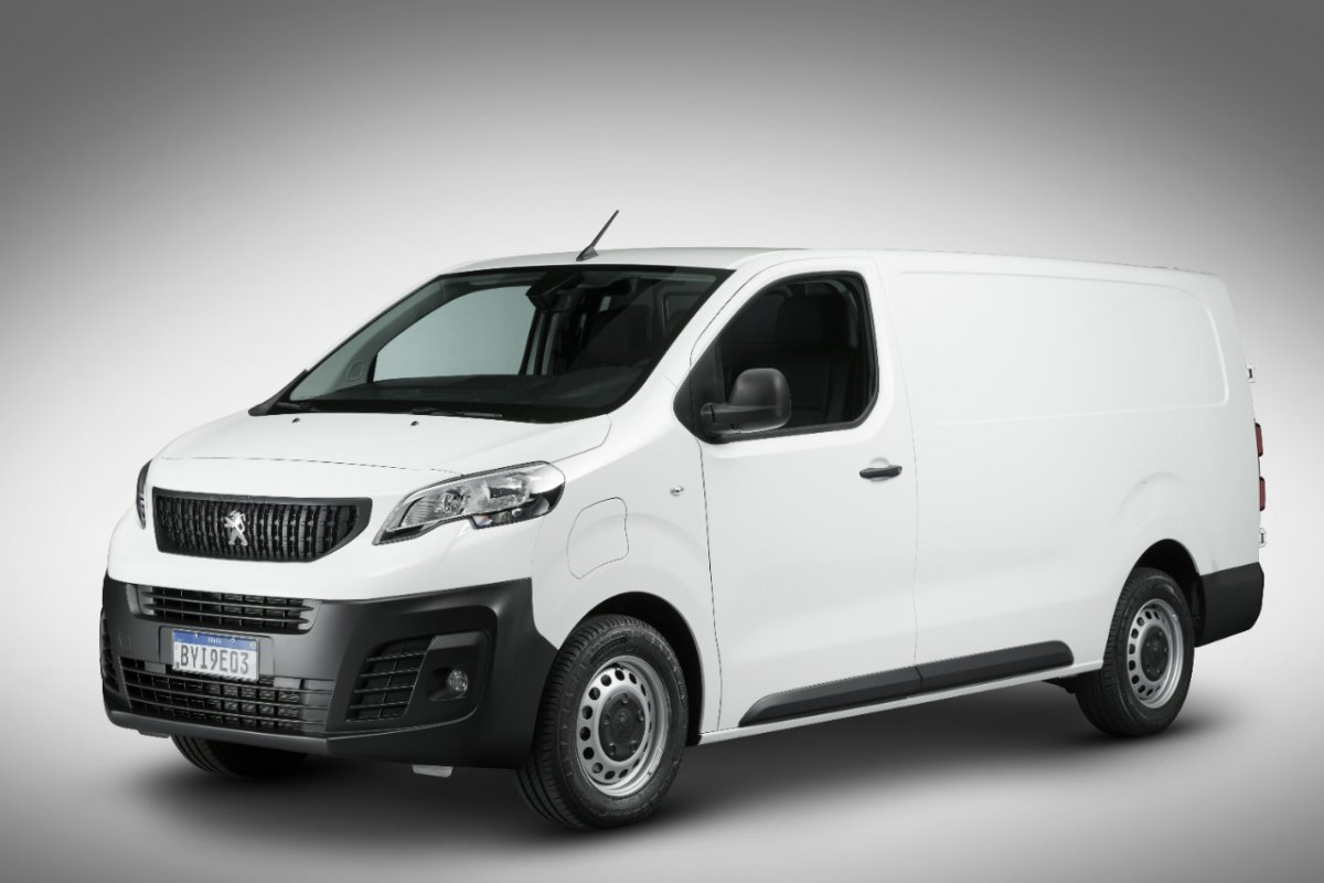 Peugeot e Citroën lançam utilitários elétricos no país