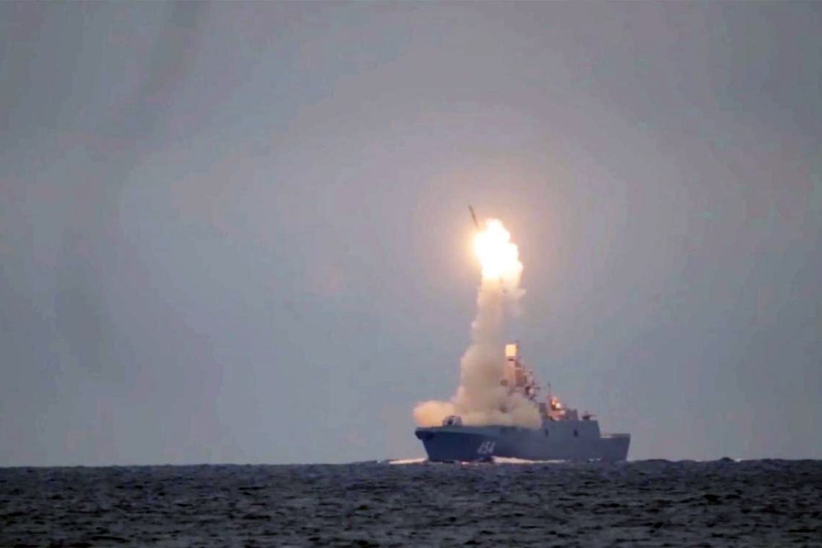 Rússia diz que teve susseco com teste de míssil hipersônico Zircon