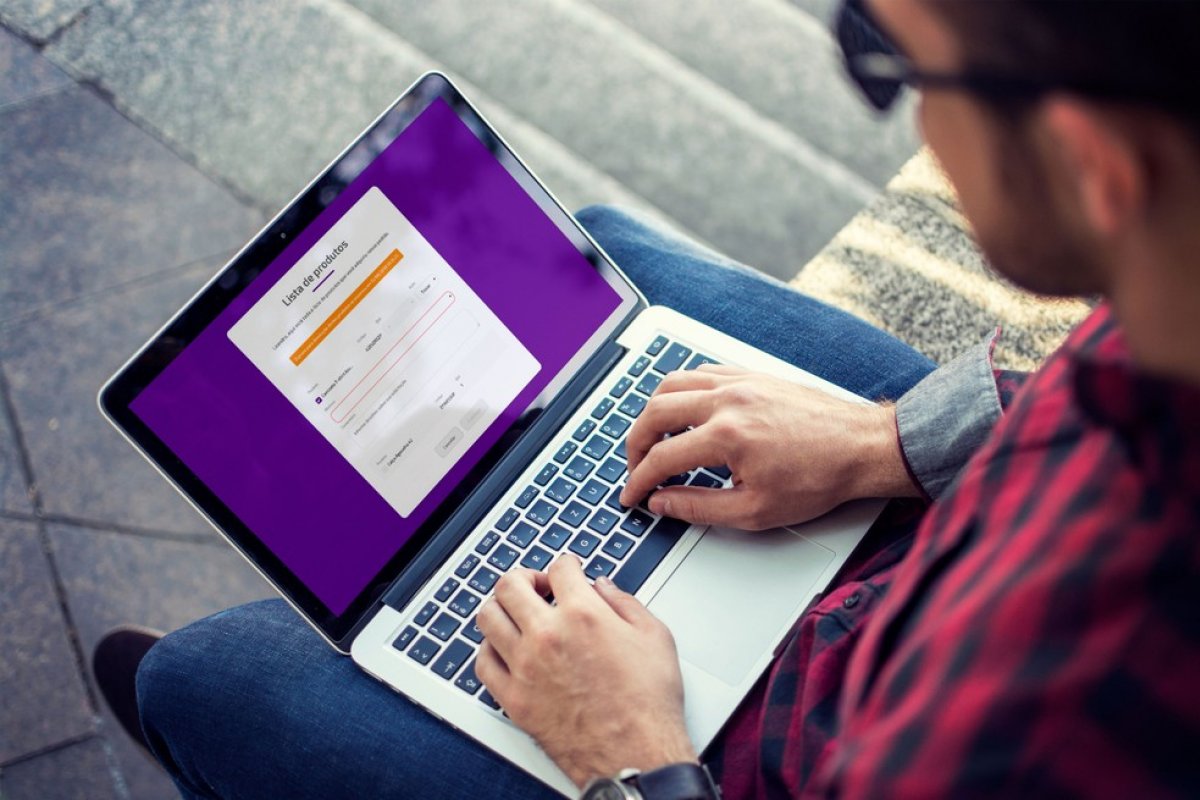 Visitas às lojas virtuais crescem 42% em semana da Black Friday, aponta levantamento