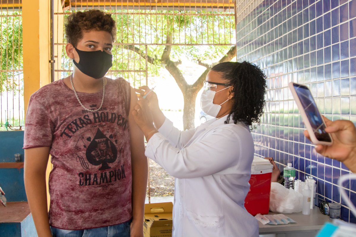 Covid-19: mais 37,8 mil pessoas são vacinadas com primeira dose na Bahia