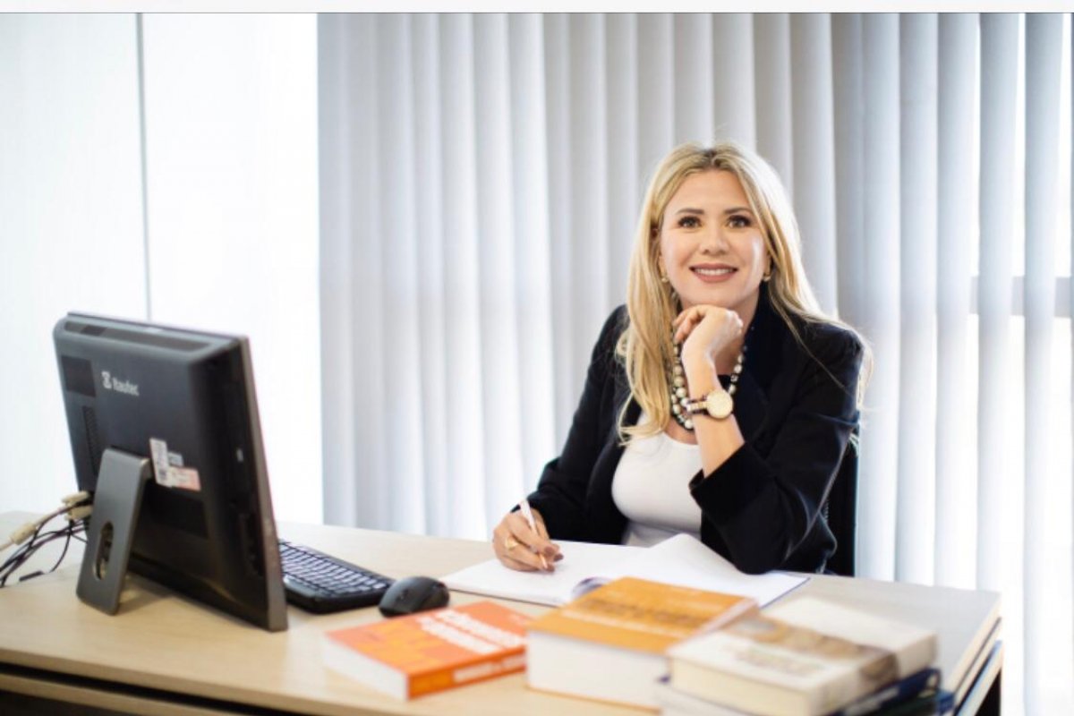 Especialista em Direito Administrativo é coautora de obra sobre o ano da pandemia