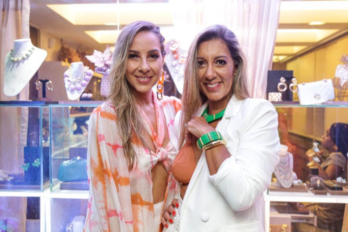 Isaro lança coleção de Natal em evento repleto de novidades, música e sabor