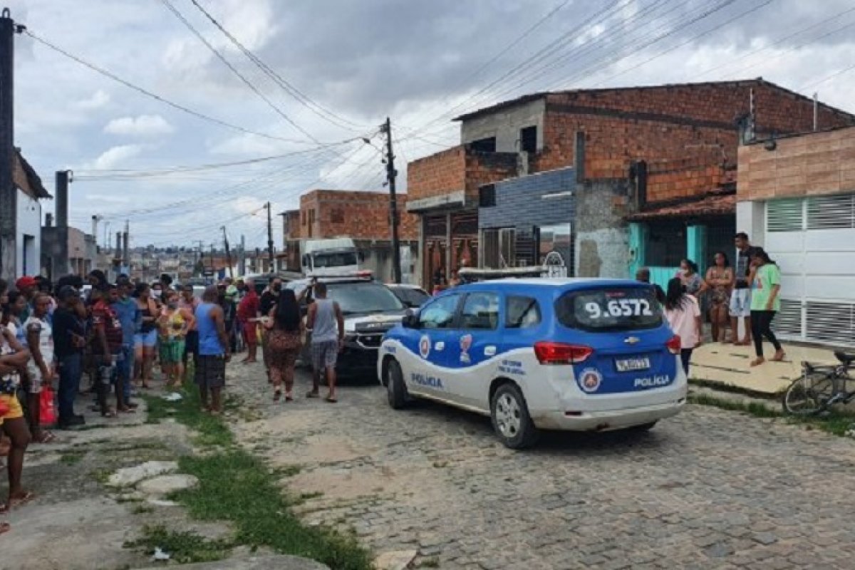 Comerciante é executado a tiros por homens de moto em Feira de Santana