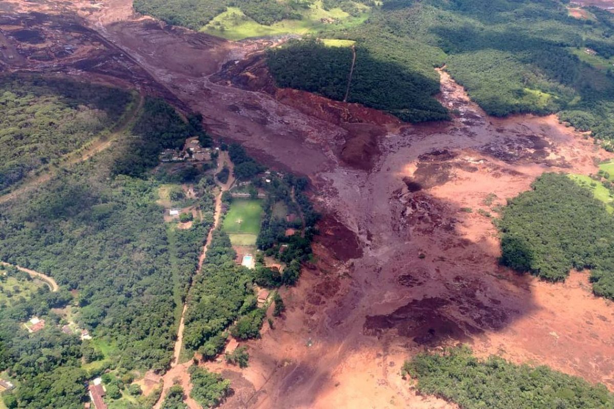 Sobe para 251, número de corpos de vítimas encontradas em Brumadinho