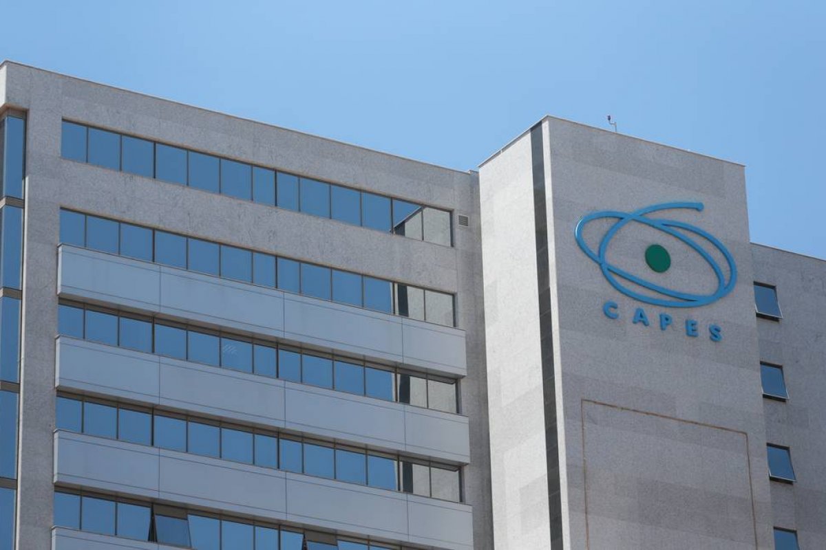 Presidente da Capes nega 'instabilidade' após saída de 52 pesquisadores