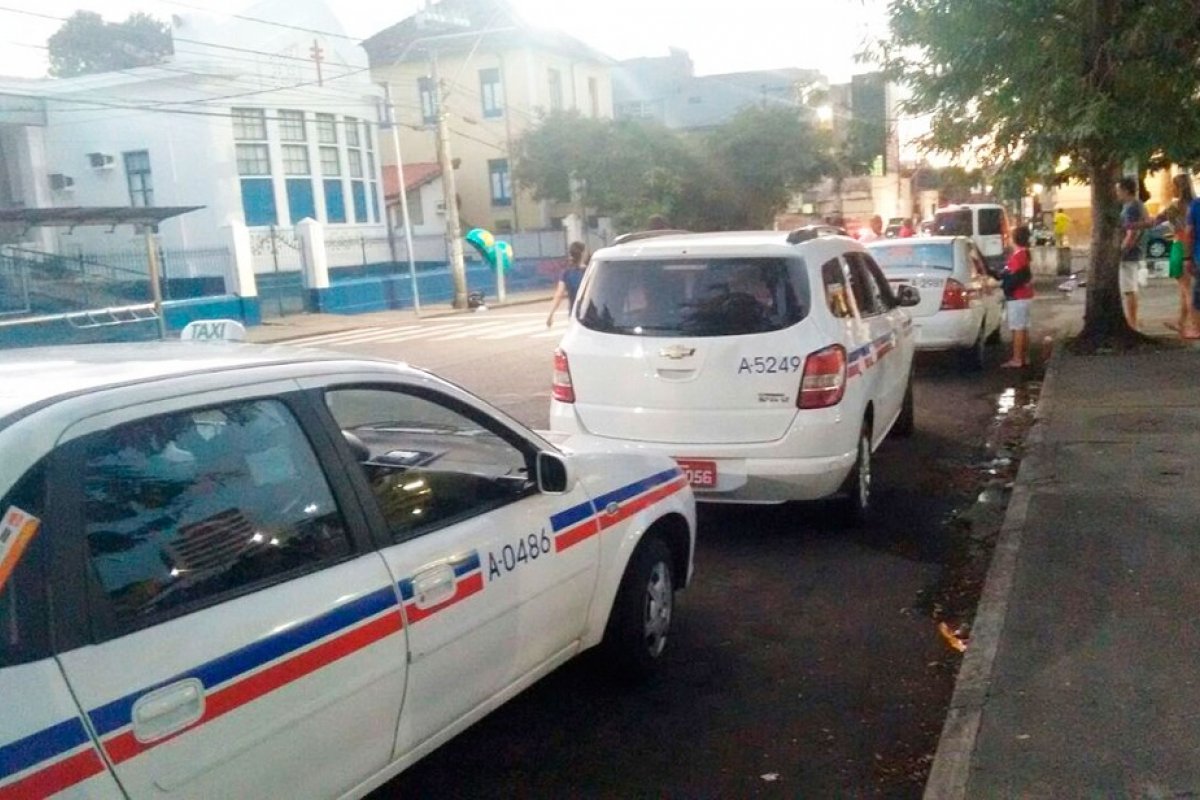 Bandeira 2 passa a valer a partir de quarta-feira (1º) nos táxis de Salvador