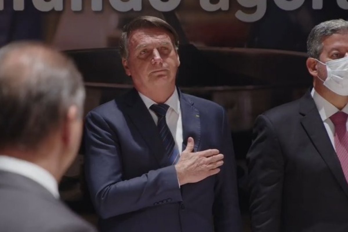 Jair Bolsonaro oficializa filiação ao Partido Liberal