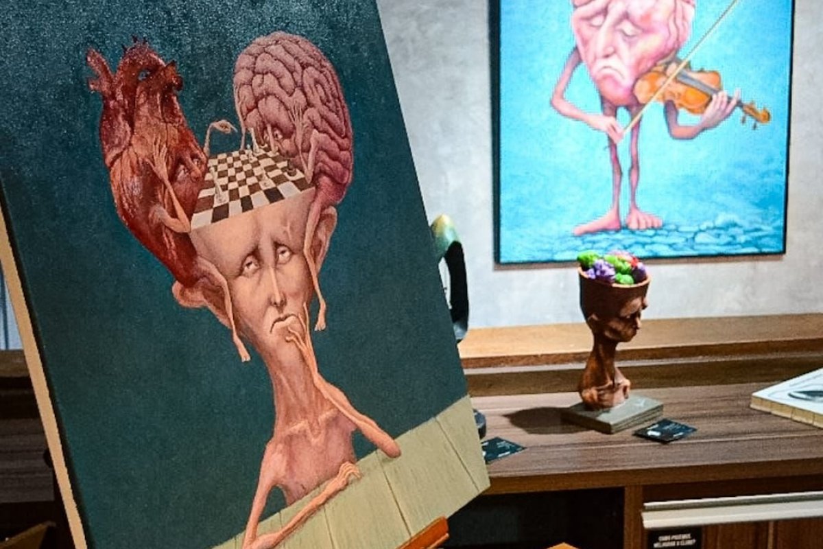 Exposição de Susano Correia é prorrogada e apresenta rótulo de vinho limitado