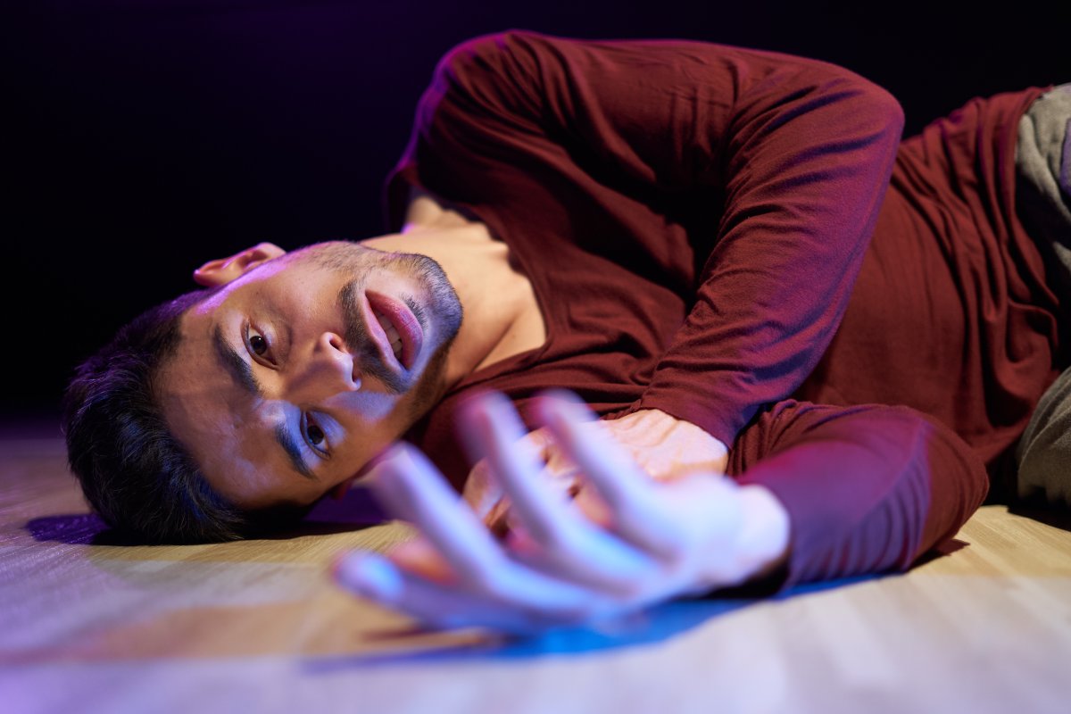 Estreia em Salvador a turnê do espetáculo O Amor que Eu Sinto protagonizado pelo o ator Mário Goes