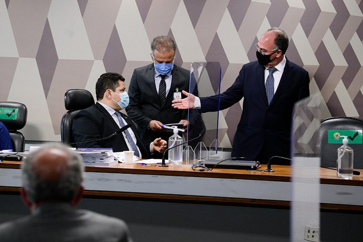 Novo parecer da PEC dos Precatórios retira financiamento da educação básica