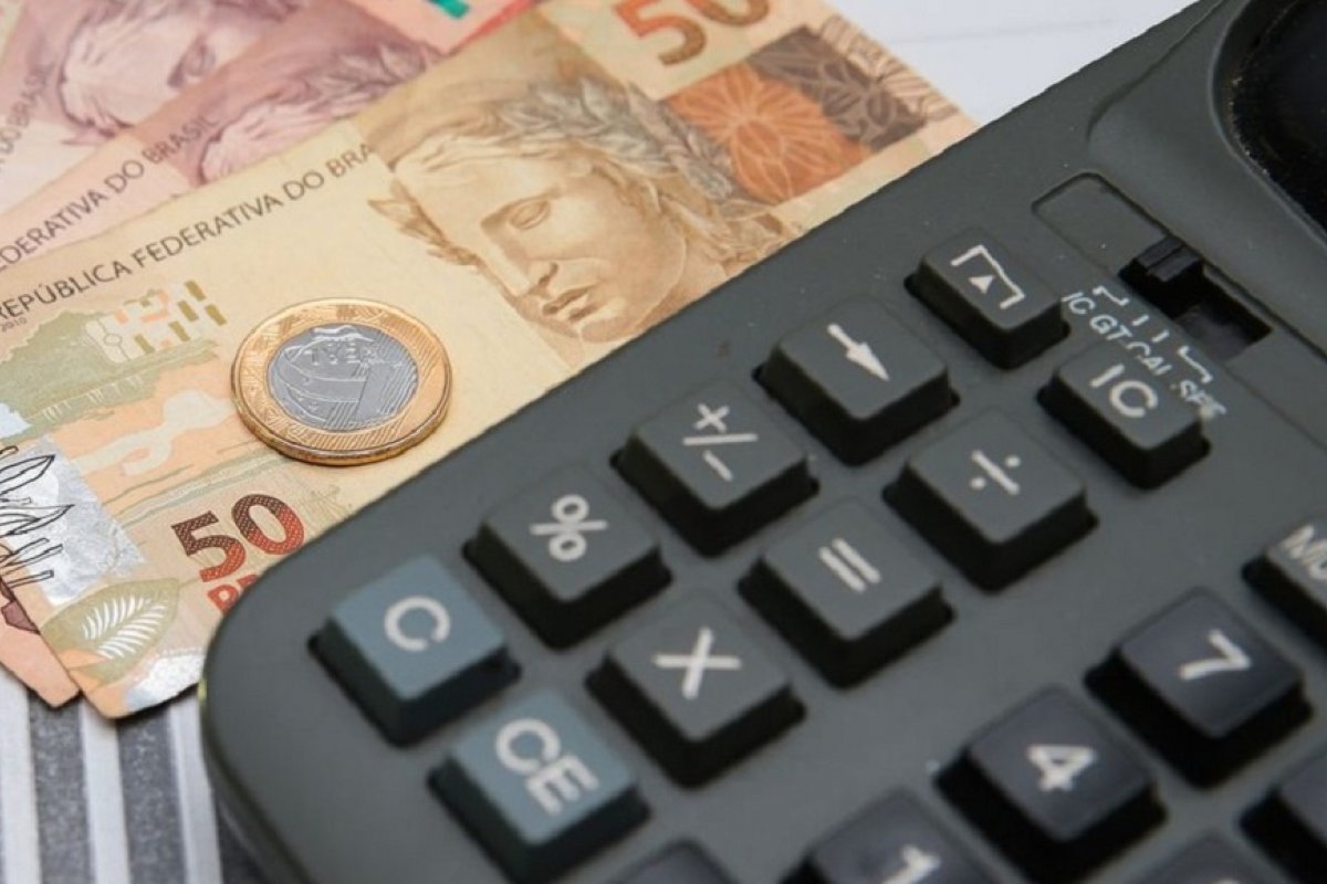 Contas públicas estimam redução no rombo do PIB brasileiro, diz Guedes