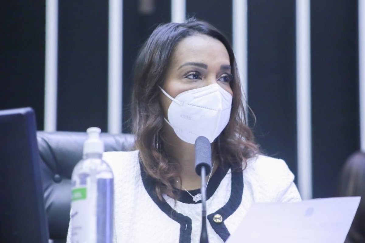 Câmara aprova PL que inclui na Lei do Racismo crime de injúria racial em local público ou coletivo