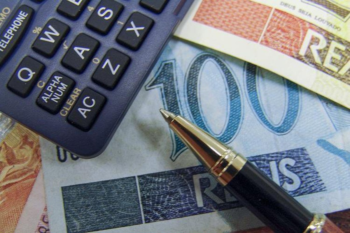 IBGE: poder de compra de empregados brasileiros é cada vez menor