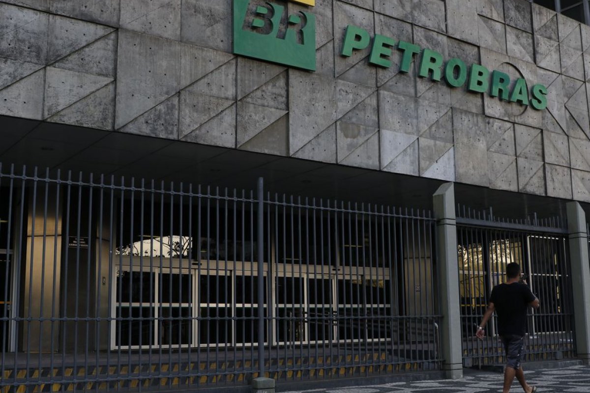 Dossiê contra paridade internacional de preços da Petrobras chega ao Congresso