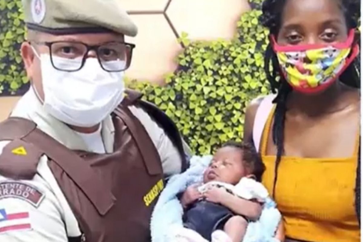 PM salva recém-nascida que engasgou com leite em Salvador