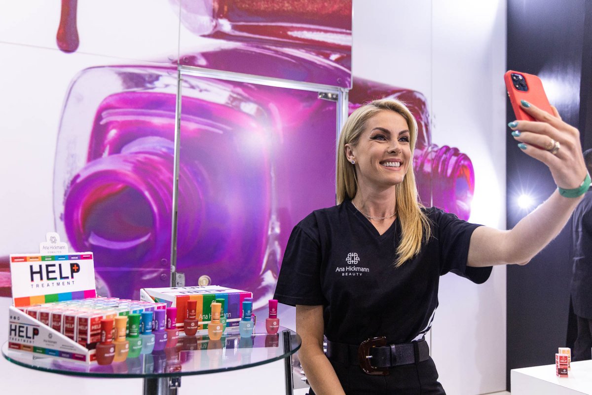 Ana Hickmann lança linha de tratamento para as unhas